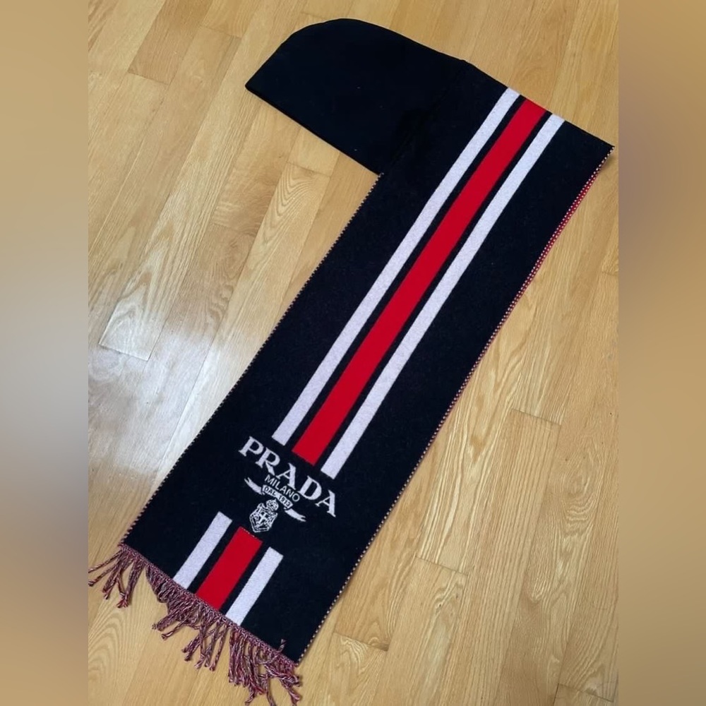 Prada Hooded scarf wool